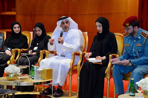 سيف بن زايد يشهد الاجتماع التنسيقي لمجلسي الإمارات والداخلية للشباب